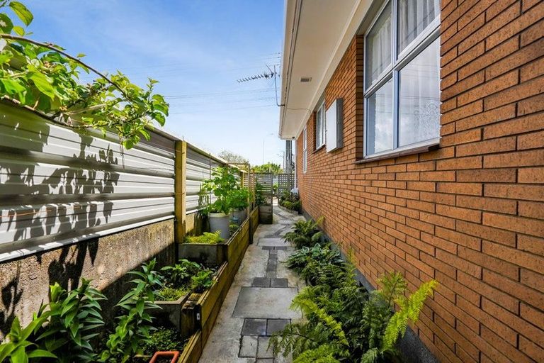 Photo of property in 1/5 Waimea Street, Westown, New Plymouth, 4310