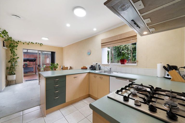 Photo of property in 10 Dainton Place, New Lynn, Auckland, 0600