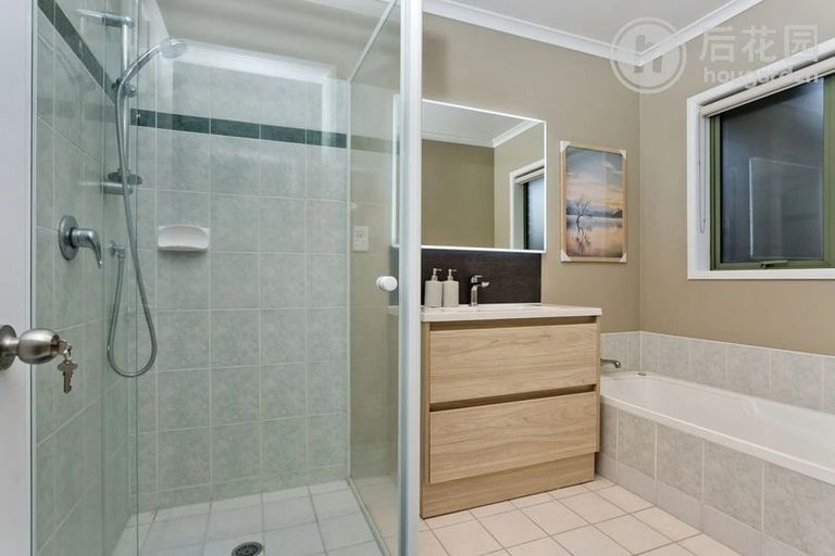 Photo of property in 3 Hercules Drive, Henderson, Auckland, 0612