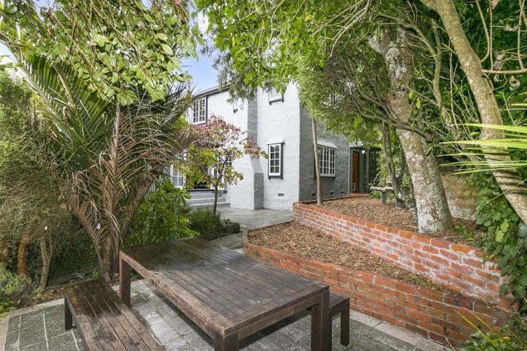 Photo of property in 19 Torwood Road, Khandallah, Wellington, 6035