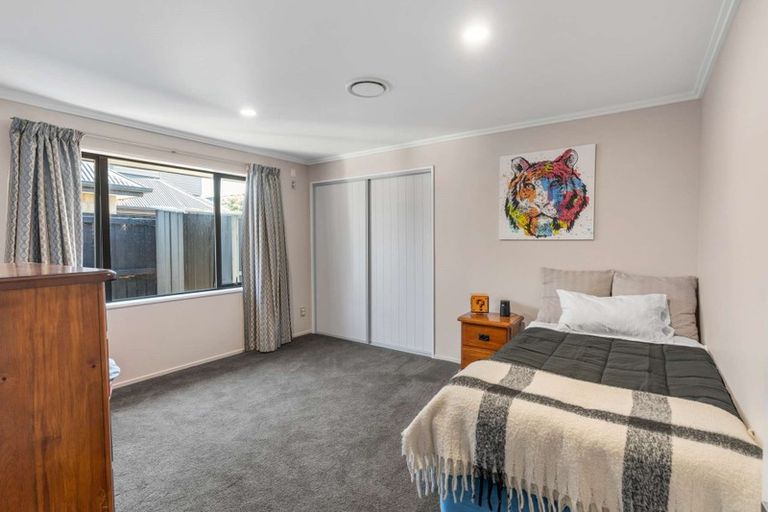 Photo of property in 27 Foresters Crescent, Parklands, Christchurch, 8083