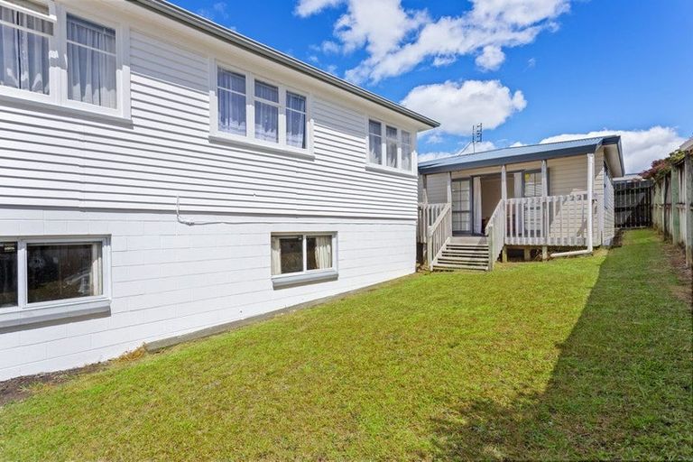 Photo of property in 15a Sarona Avenue, Glen Eden, Auckland, 0602