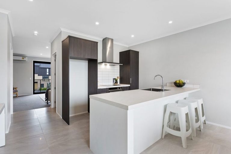 Photo of property in 2/1 Ko Roa Lane, Hobsonville, Auckland, 0616