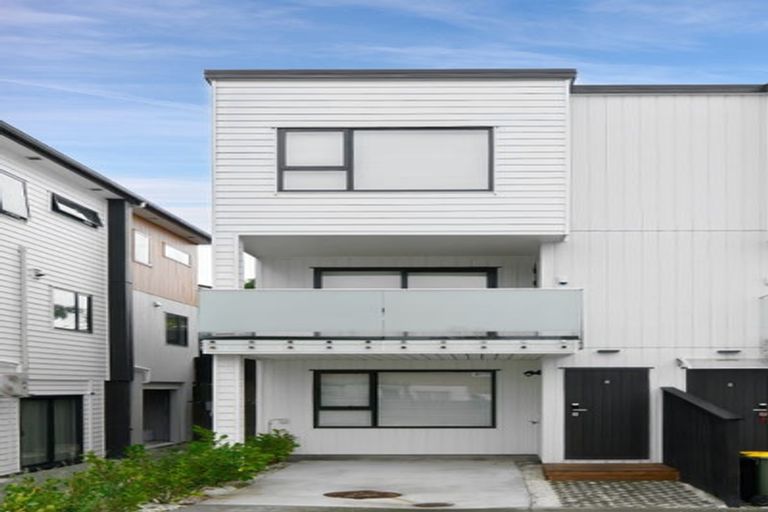 Photo of property in 4/35 Hogans Road, Glenfield, Auckland, 0629