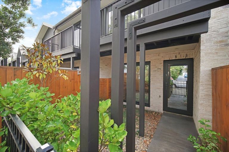 Photo of property in 3/137 Tirimoana Road, Te Atatu South, Auckland, 0602