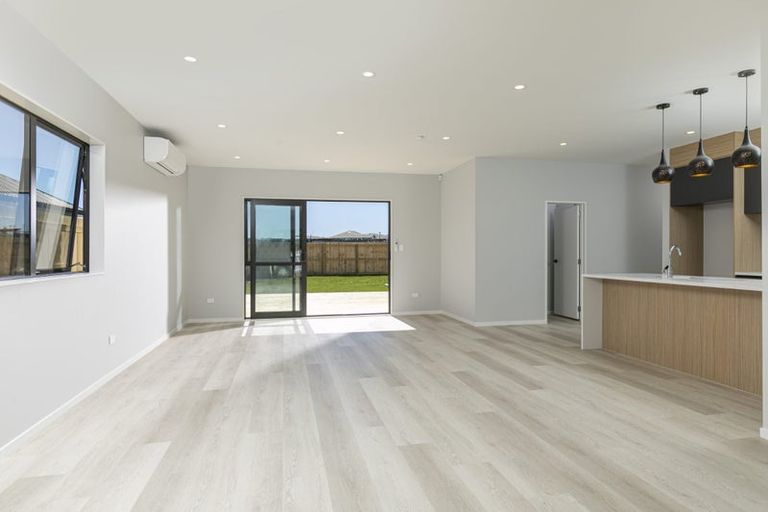 Photo of property in 45 Mcindoe Road, Kumeu, 0810