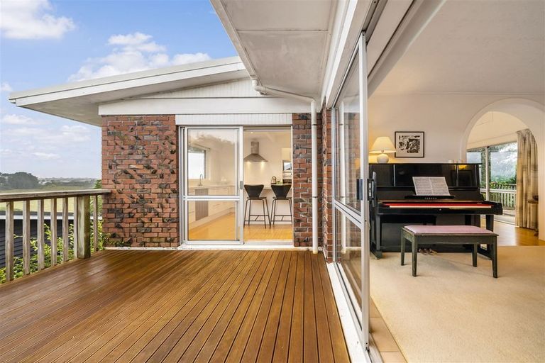 Photo of property in 17 Edgerton Road, Te Atatu Peninsula, Auckland, 0610