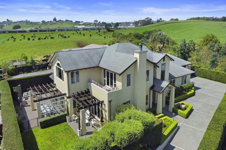 Photo of property in 8b Sampson Avenue, Waiwhakaiho, New Plymouth, 4312