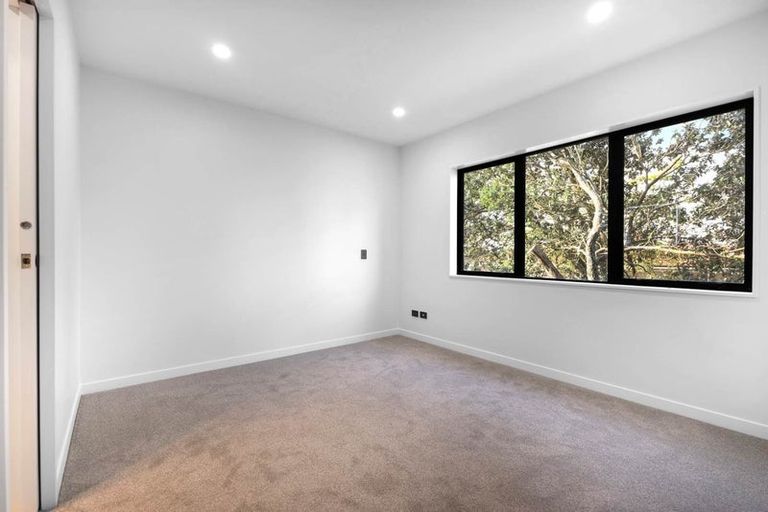 Photo of property in 2/399 Massey Road, Mangere East, Auckland, 2024