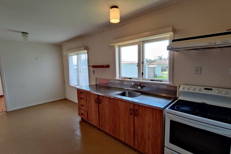 Photo of property in 50 Matipo Road, Te Atatu Peninsula, Auckland, 0610