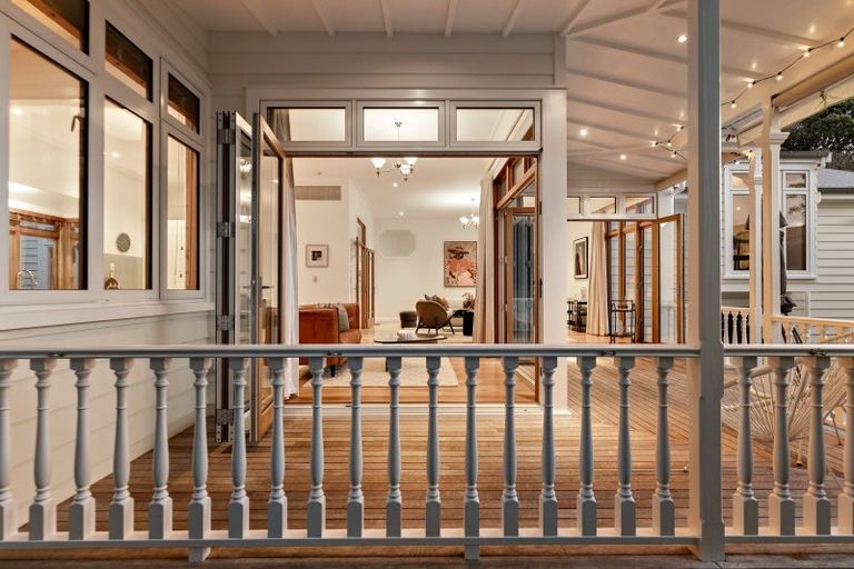 Photo of property in 32 Clarence Road, Northcote Point, Auckland, 0627