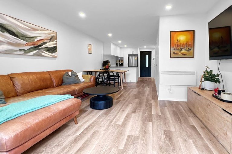 Photo of property in 31 Tokai Place, Glen Eden, Auckland, 0602