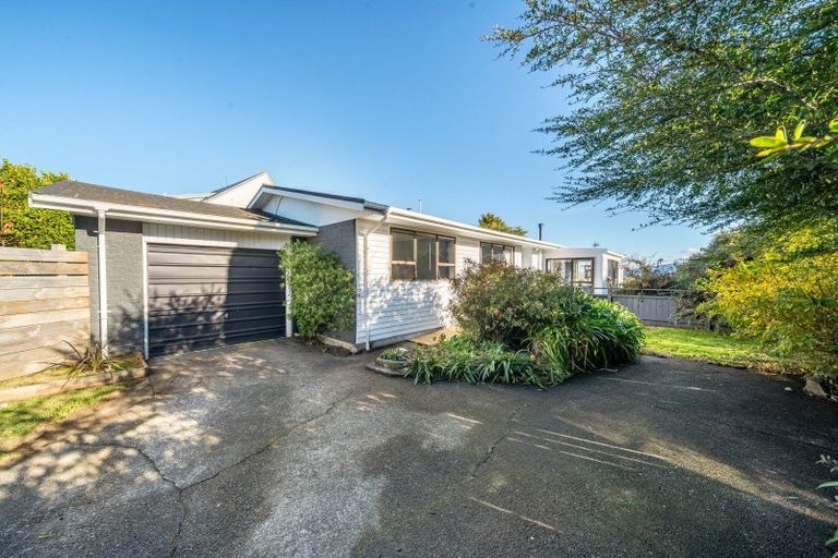 Photo of property in 11 Roband Crescent, Brown Owl, Upper Hutt, 5018