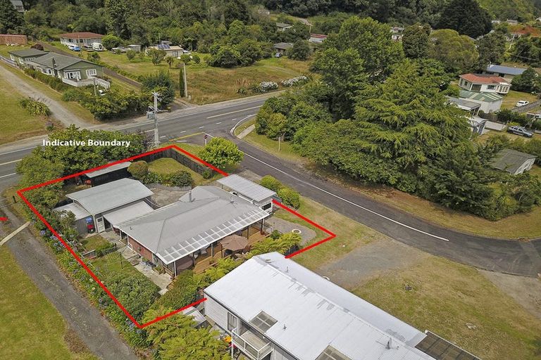 Photo of property in 2 Emery Road, Rotoiti Forest, Rotorua, 3074