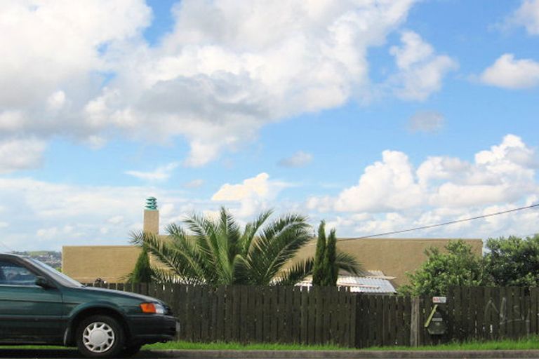 Photo of property in 2/16 Pleasant Road, Glen Eden, Auckland, 0602