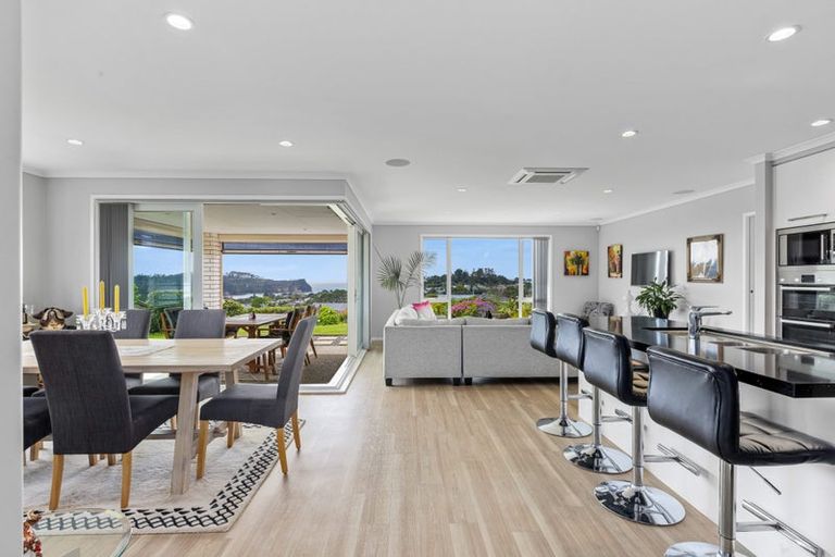 Photo of property in 15 Seaview Crescent, Hatfields Beach, Orewa, 0931