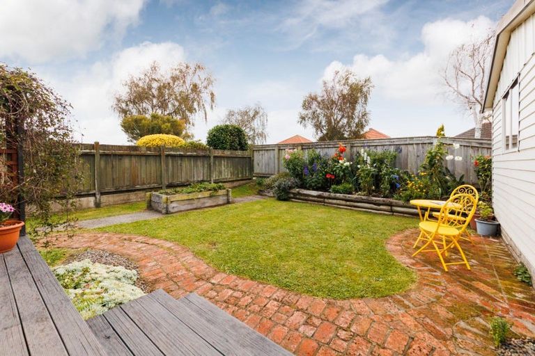 Photo of property in 51 Knowles Street, Terrace End, Palmerston North, 4410