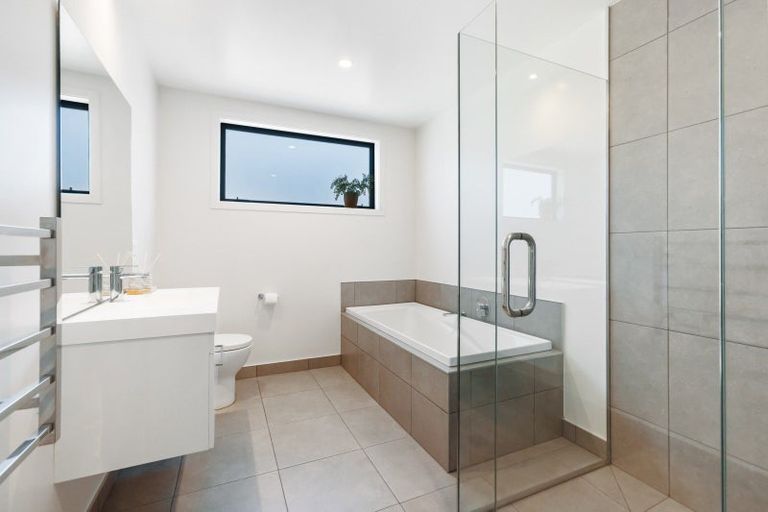 Photo of property in 4 Matakanui Lane, Wanaka, 9305