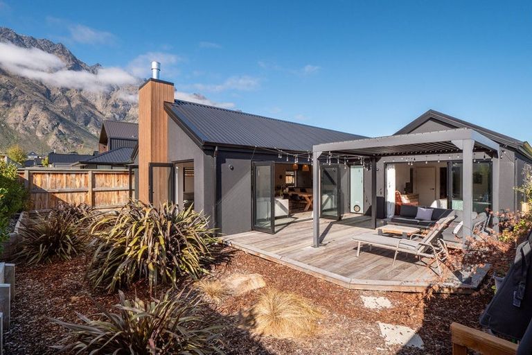 Photo of property in 32 Corriedale Road, Jacks Point, 9371