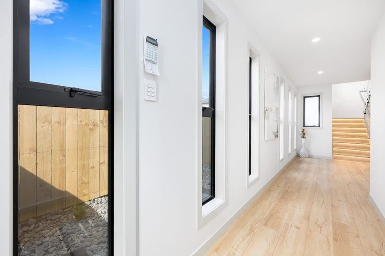 Photo of property in 60 Matangi View Drive, Orewa, 0931