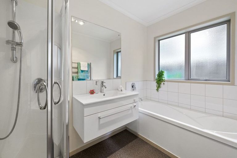 Photo of property in 5 Cresswell Place, Johnsonville, Wellington, 6037