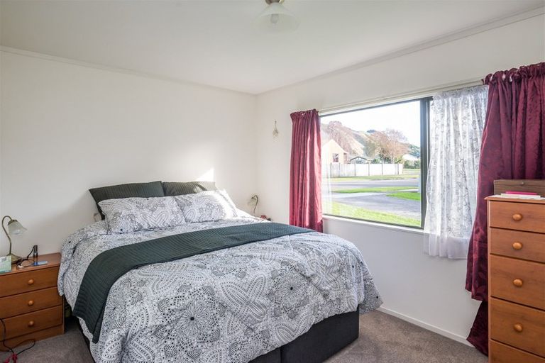 Photo of property in 3 Poneke Drive, Waikanae, 5036