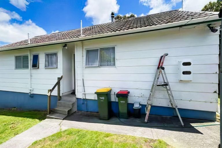 Photo of property in 1 Ballial Place, West Harbour, Auckland, 0618