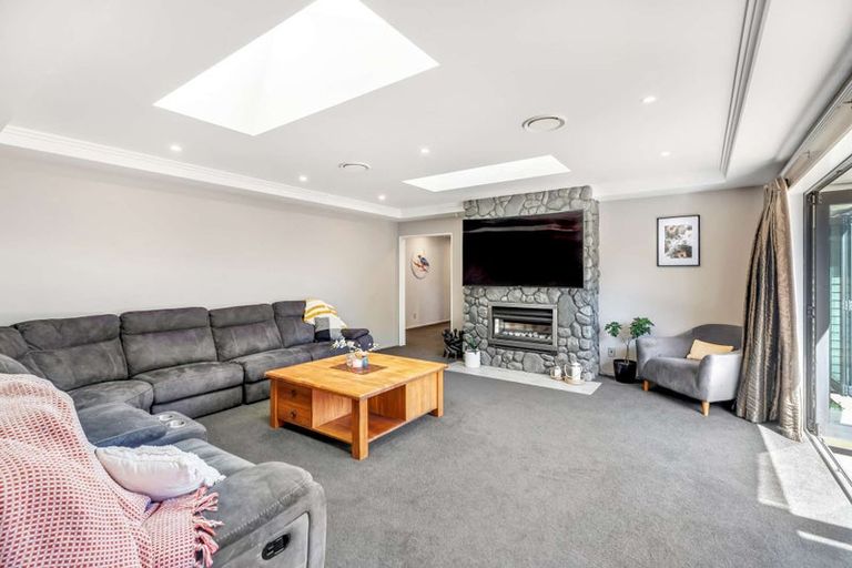 Photo of property in 27 Foresters Crescent, Parklands, Christchurch, 8083