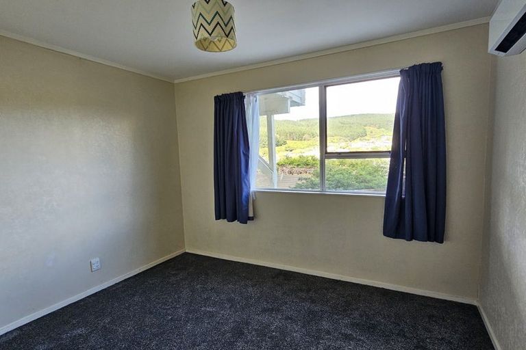 Photo of property in 84 Taylor Terrace, Tawa, Wellington, 5028
