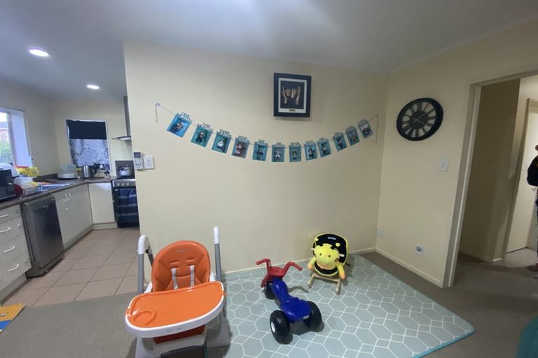 Photo of property in 4/43 Fruitvale Road, New Lynn, Auckland, 0600