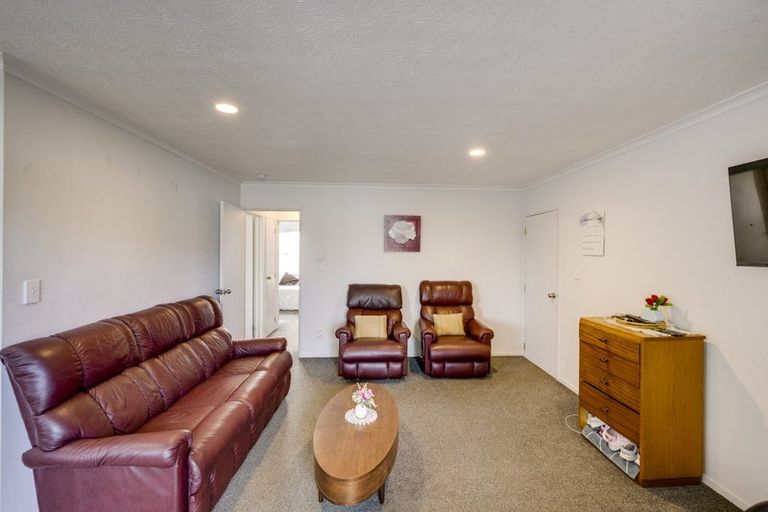 Photo of property in 2/13 Ted Harpur Place, Onekawa, Napier, 4110