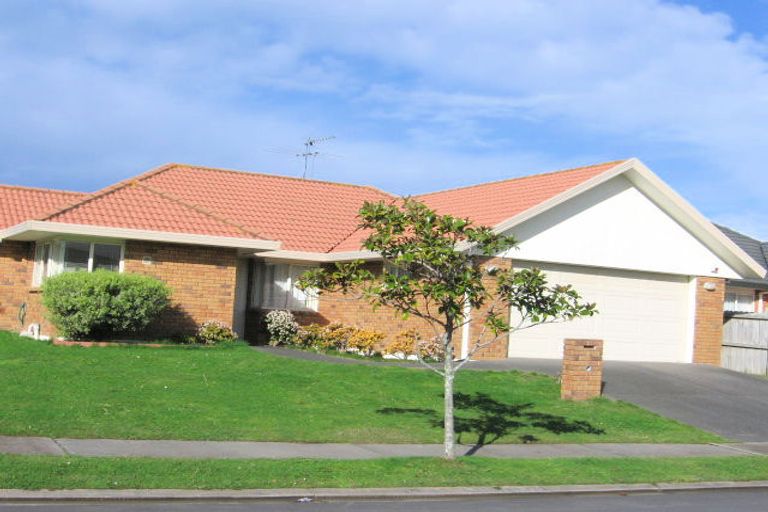 Photo of property in 3 Mellefont Close, East Tamaki Heights, Auckland, 2016