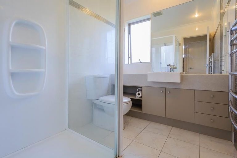 Photo of property in 34 Laurel Oak Drive, Schnapper Rock, Auckland, 0632