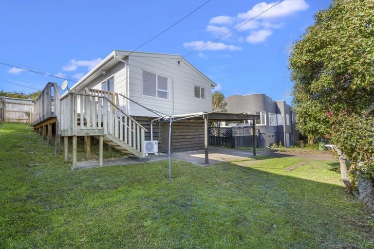 Photo of property in 25 Tawa Road, Te Atatu Peninsula, Auckland, 0610