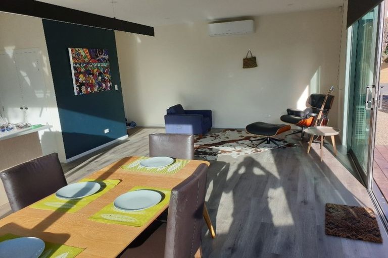 Photo of property in 20 De Val Drive, Titirangi, Auckland, 0604