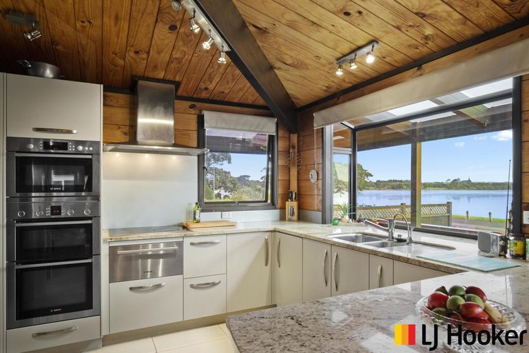 Photo of property in 22 Rangiwhea Road, Waiuku, 2123