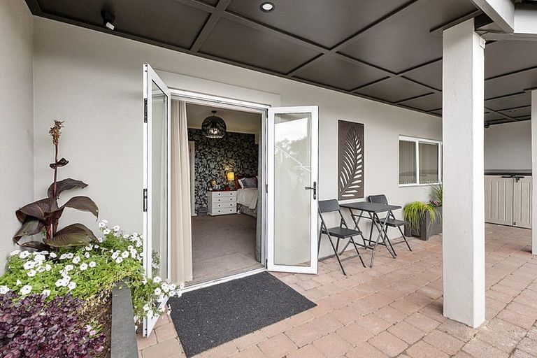 Photo of property in 38 Seaview Road, Marfell, New Plymouth, 4310