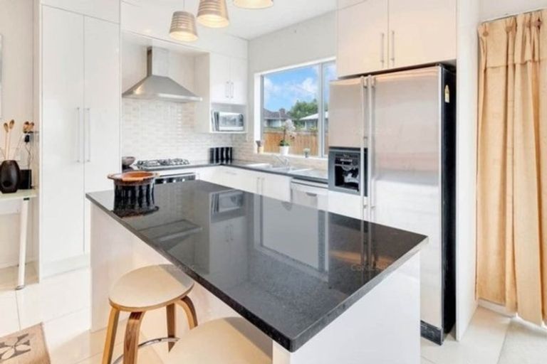 Photo of property in 17 Clendon Place, Manurewa, Auckland, 2102