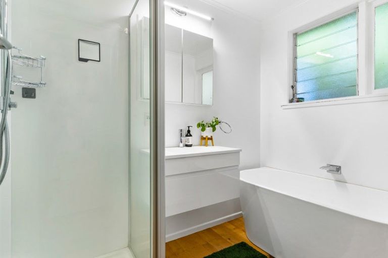 Photo of property in 4b Lancaster Road, Beach Haven, Auckland, 0626