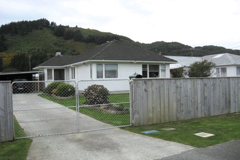 Photo of property in 3 Heath Street, Wainuiomata, Lower Hutt, 5014