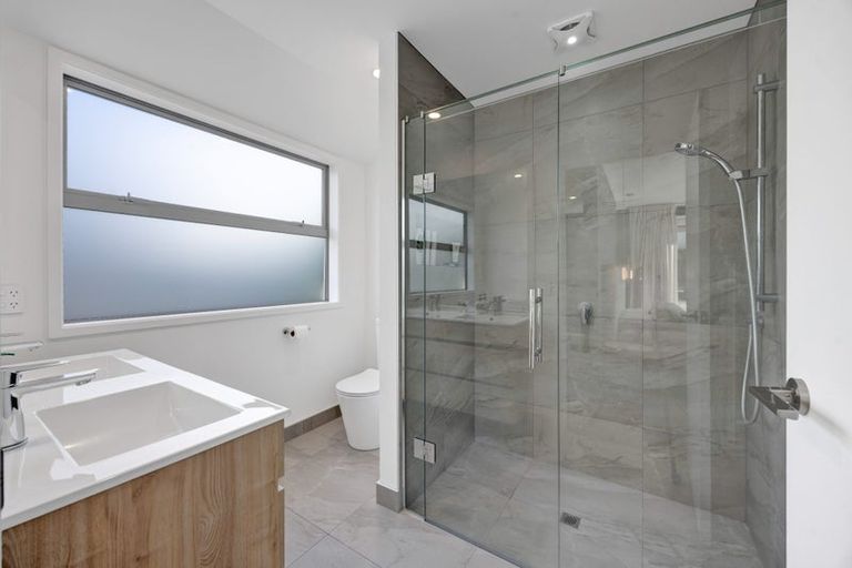 Photo of property in 52 Links Drive, Waiwhakaiho, New Plymouth, 4312