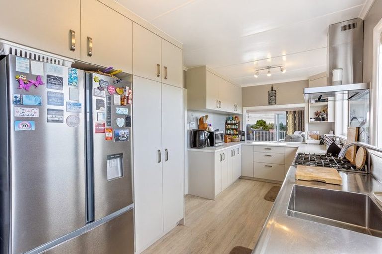 Photo of property in 15a Sarona Avenue, Glen Eden, Auckland, 0602