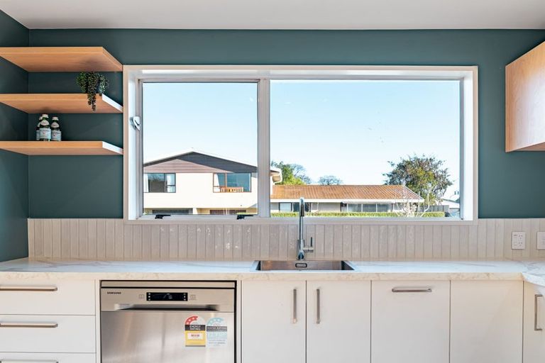 Photo of property in 18 Sawtell Place, Northcote, Christchurch, 8052