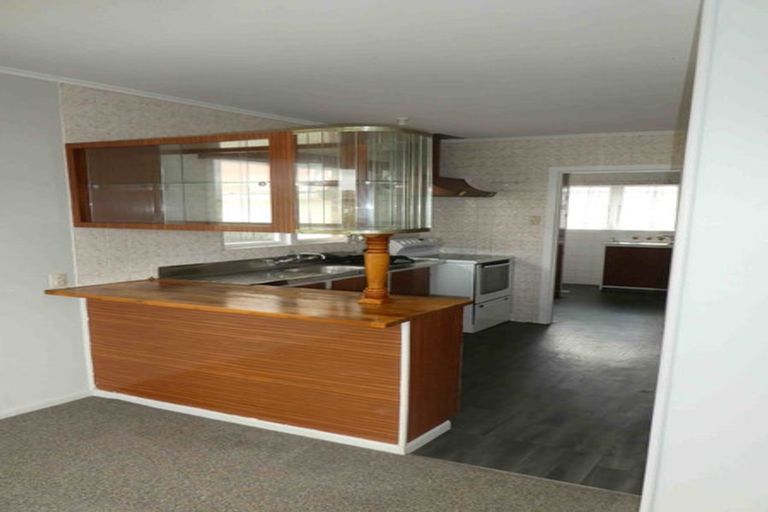 Photo of property in 11 Essex Street, Te Atatu South, Auckland, 0610