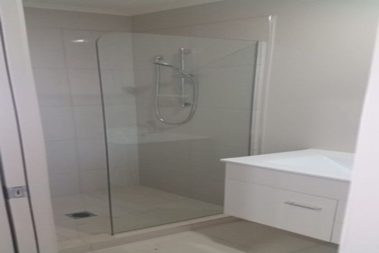 Photo of property in 22a/1 Knox Road, Swanson, Auckland, 0612