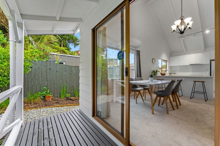 Photo of property in 2/1 Trelawny Place, Hillcrest, Auckland, 0627