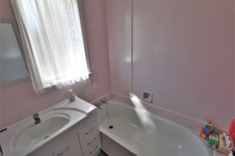 Photo of property in 29 Kupe Place, Tokoroa, 3420