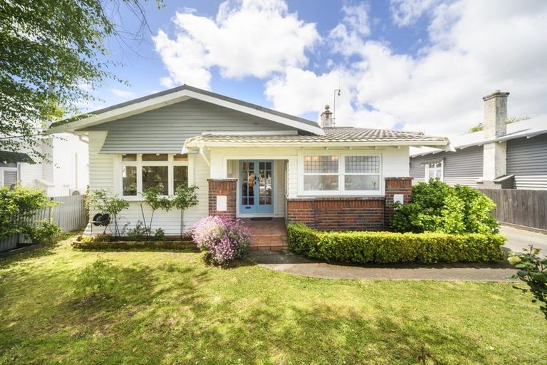 Photo of property in 15 Kowhai Avenue, Takaro, Palmerston North, 4410