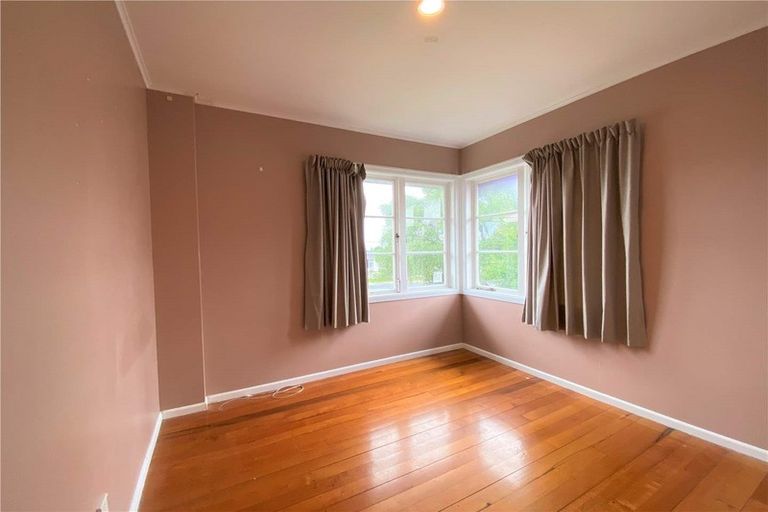 Photo of property in 37 Strid Road, Te Atatu South, Auckland, 0610