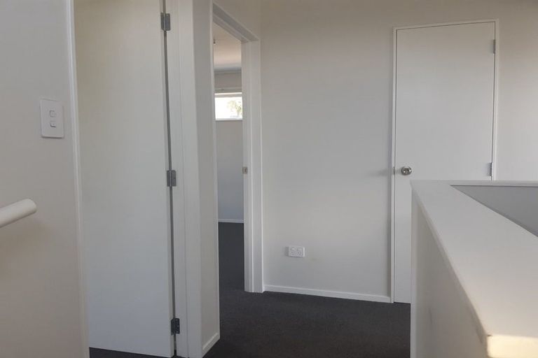 Photo of property in 1 Raelene Place, Massey, Auckland, 0614